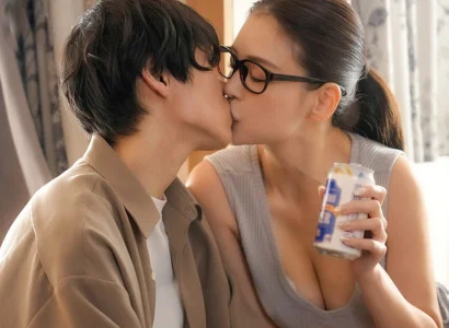 Anh chàng đau khổ vì bị cắm sừng được chị hàng xóm dỗ dành và vỗ về
