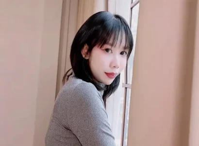 Cô nàng lồn múp xinh tươi vào nhà thuê rồi địt nhau với chủ