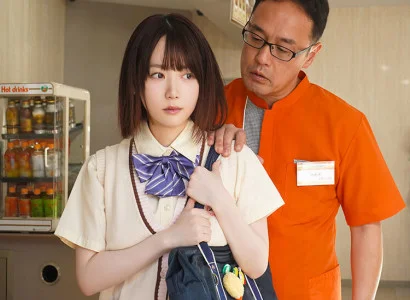 Ông quản lý phát hiện em gái ăn cắp vặt trong cửa hàng