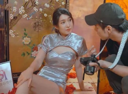 Anh chàng thợ chụp không chỉ chụp ảnh mà còn địt luôn người mẫu